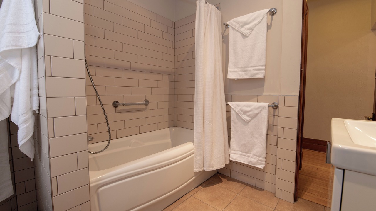 Photo of Bathroom in Cote-Des-Neiges—Notre-Dame-De-Grace