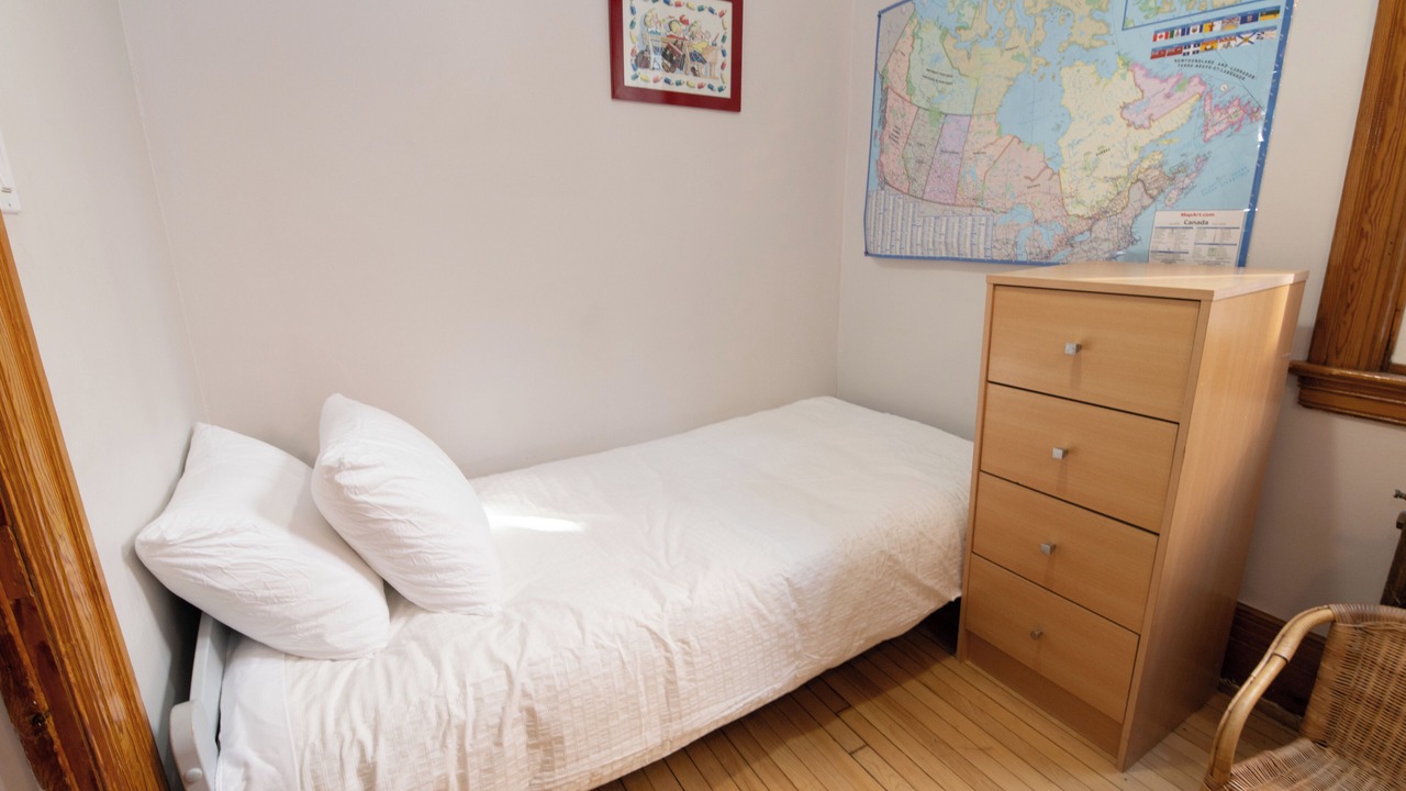Photo of Bedroom in Cote-Des-Neiges—Notre-Dame-De-Grace