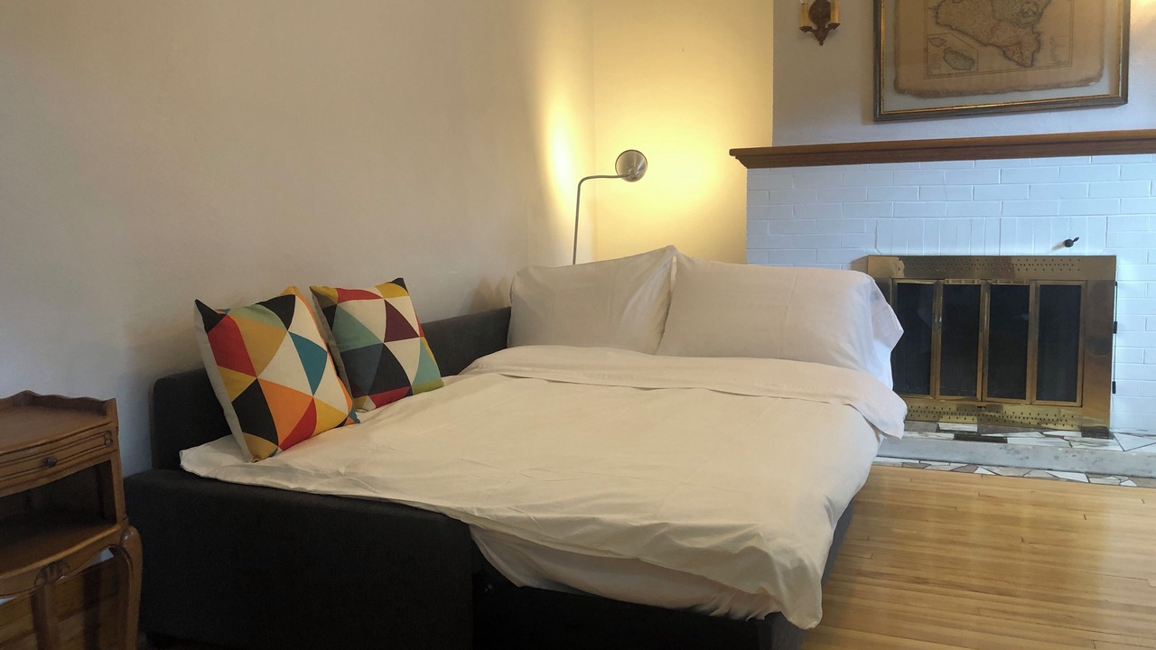 Photo of Bedroom in Cote-Des-Neiges—Notre-Dame-De-Grace