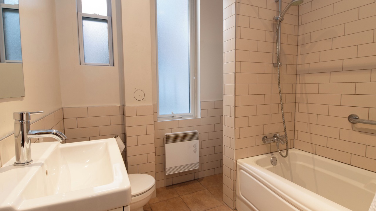 Photo of Bathroom in Cote-Des-Neiges—Notre-Dame-De-Grace