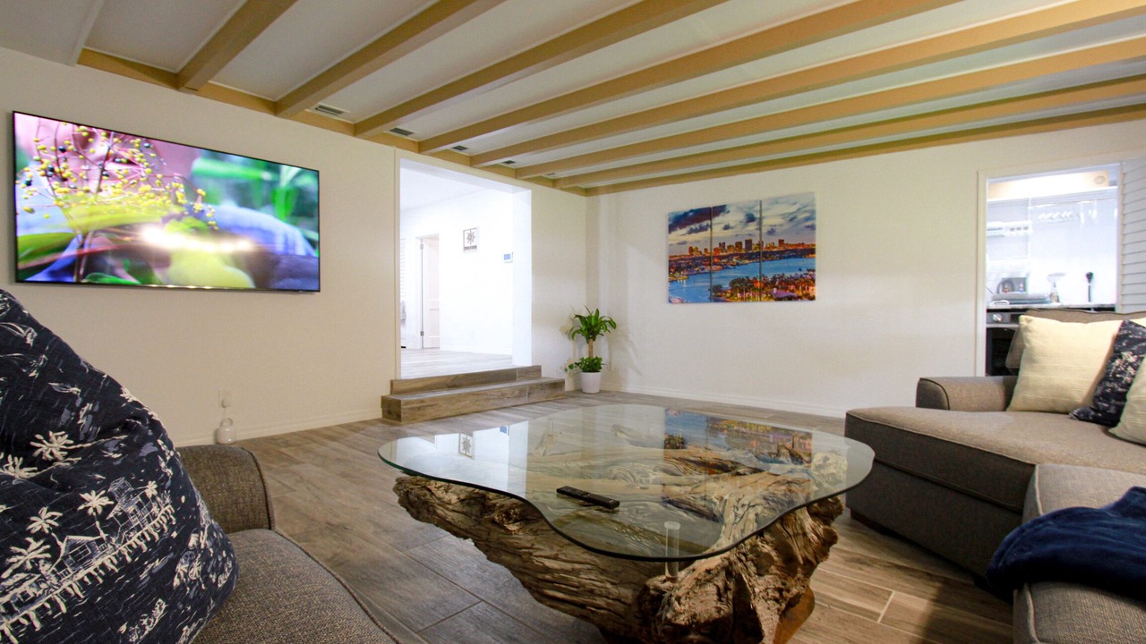 Photo of Livingroom in River Oaks