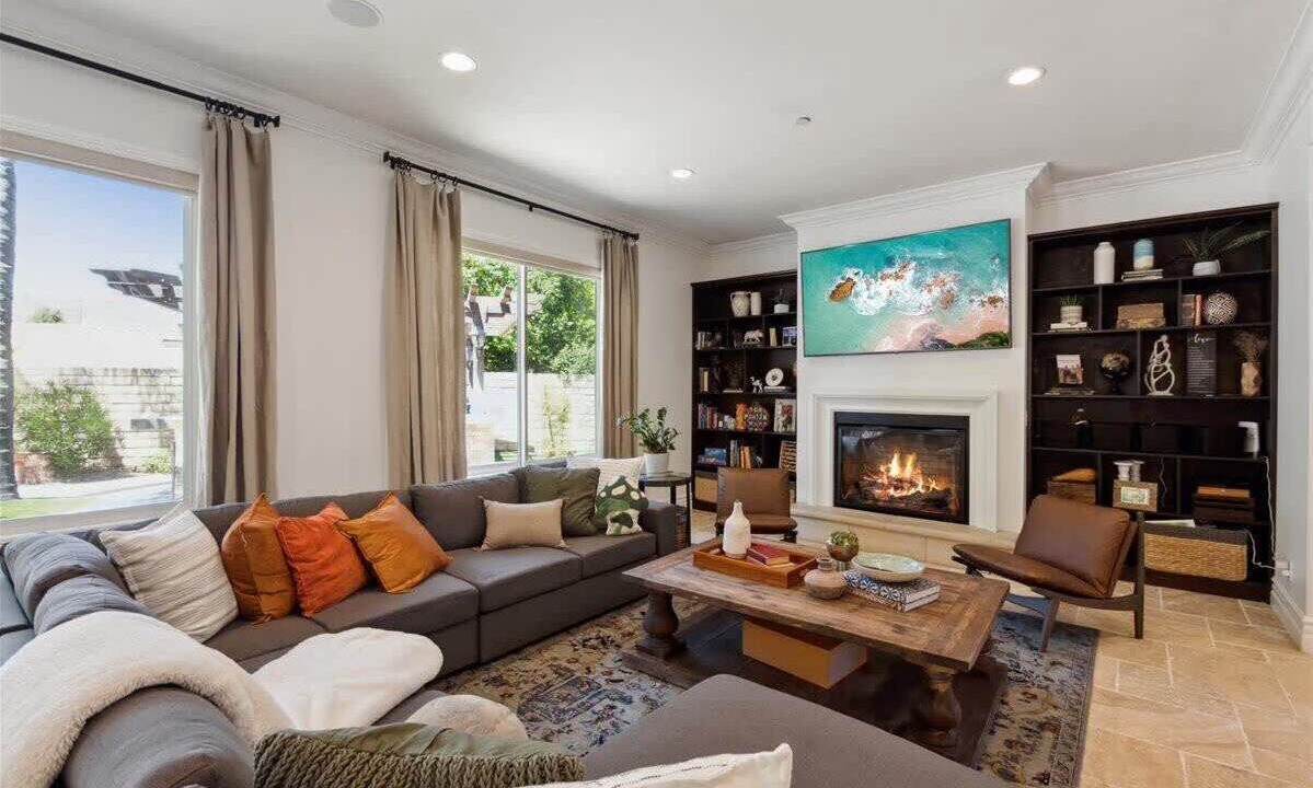 Photo of Livingroom in Canoga Park