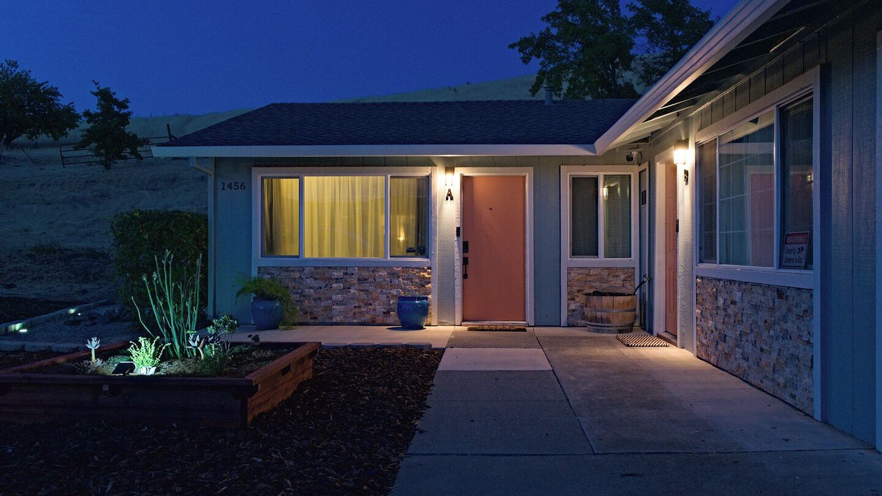 Photo of Outdoor in Nut Tree