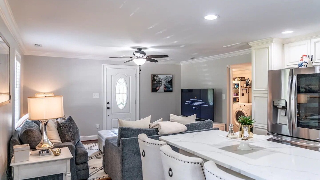 Photo of Livingroom in Northwest Raleigh