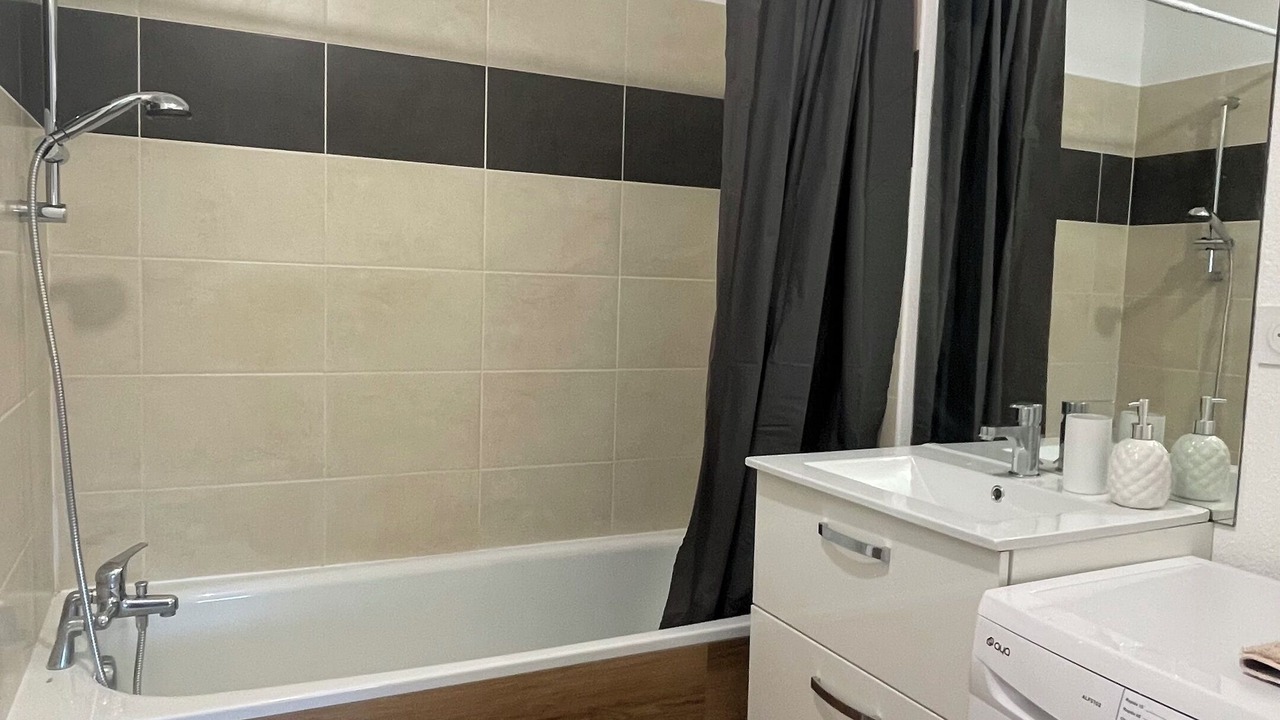 Photo of Bathroom in Mirepoix