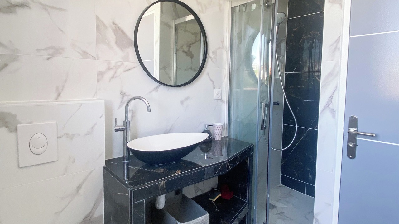 Photo of Bathroom in Villejuif