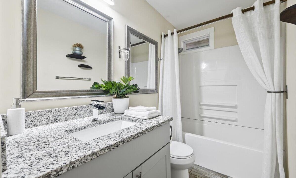 Photo of Bathroom in Belvedere Park