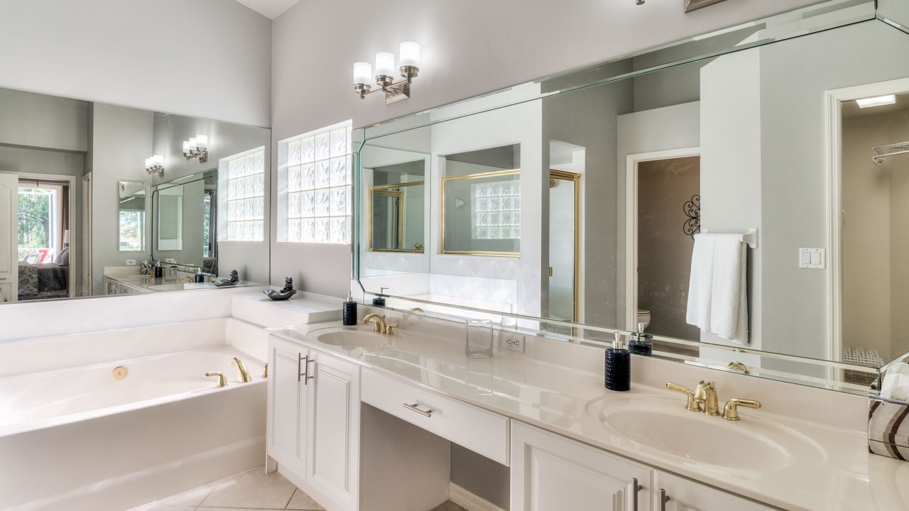 Photo of Bathroom in Stoneybrook