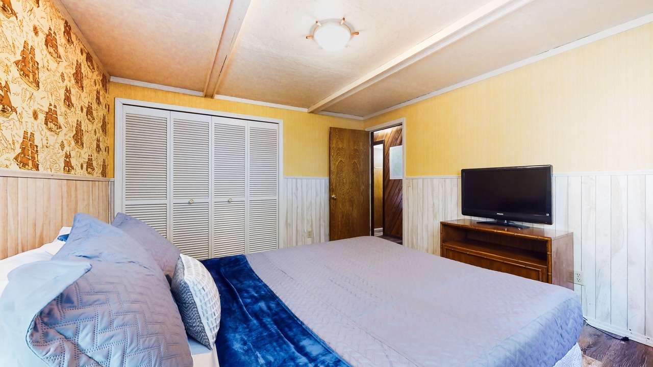 Photo of Bedroom in Anderson Island