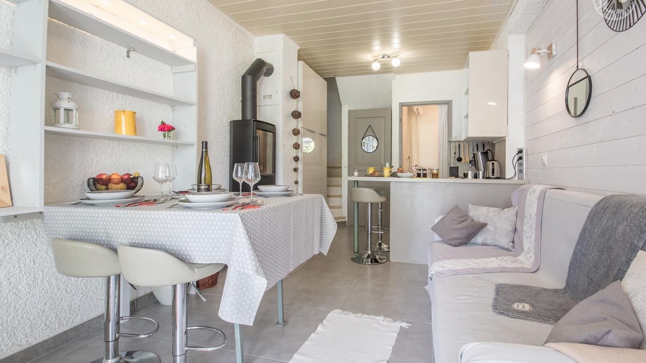 Photo of Livingroom in Brison-Saint-Innocent