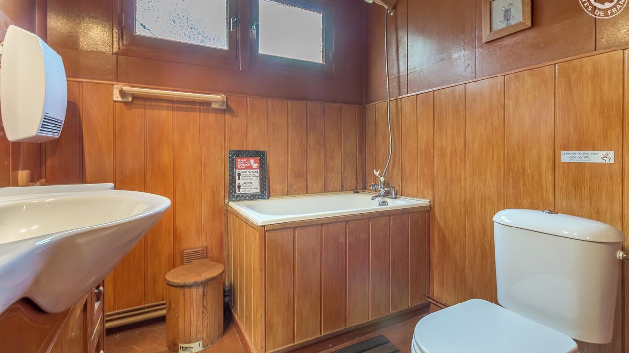 Photo of Bathroom in Jongieux