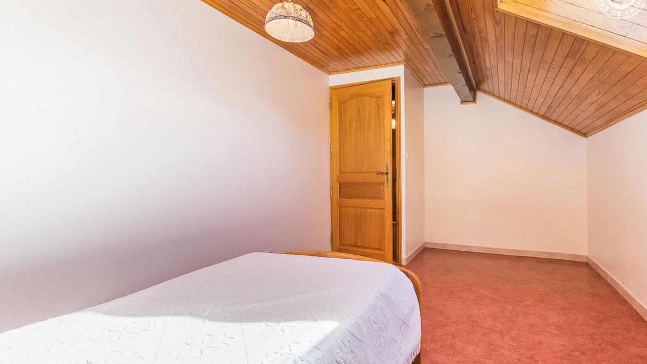 Photo of Bedroom in Albiez-le-Vieux