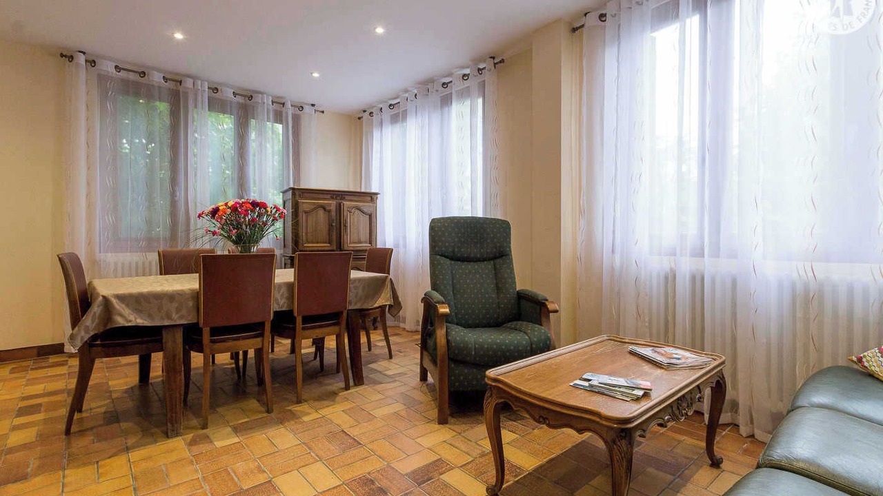 Photo of Others in Ayn