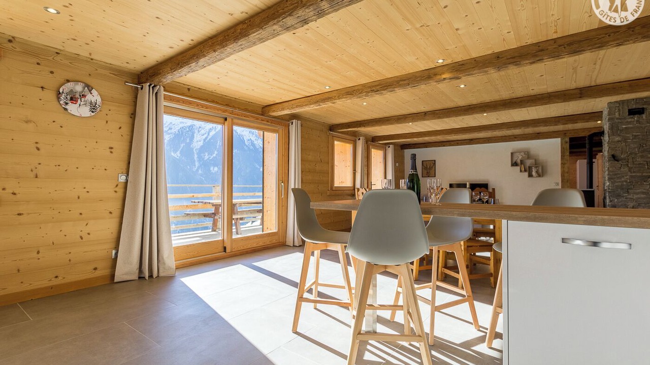 Photo of Others in Queige