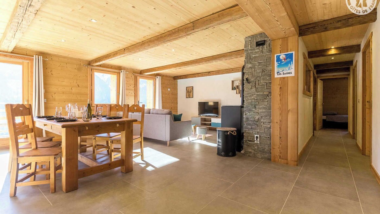 Photo of Others in Queige