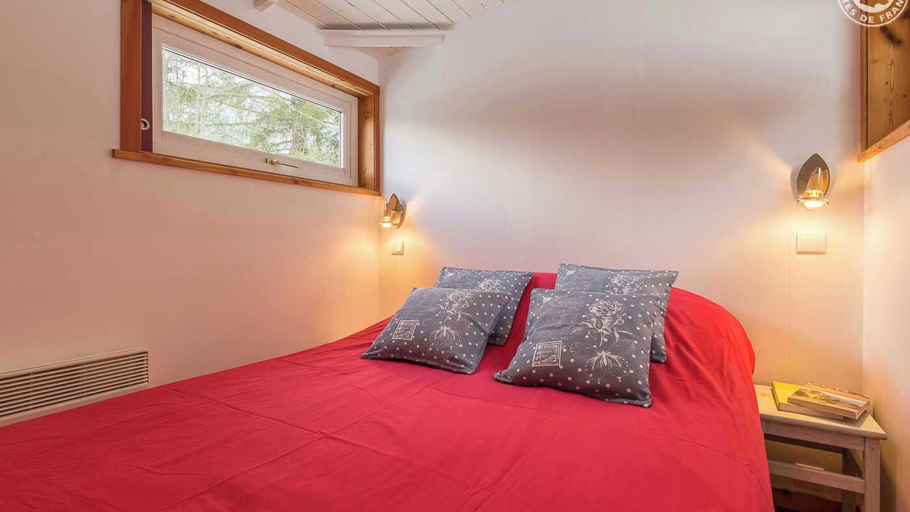 Photo of Bedroom in Saint-Meme d'en Haut