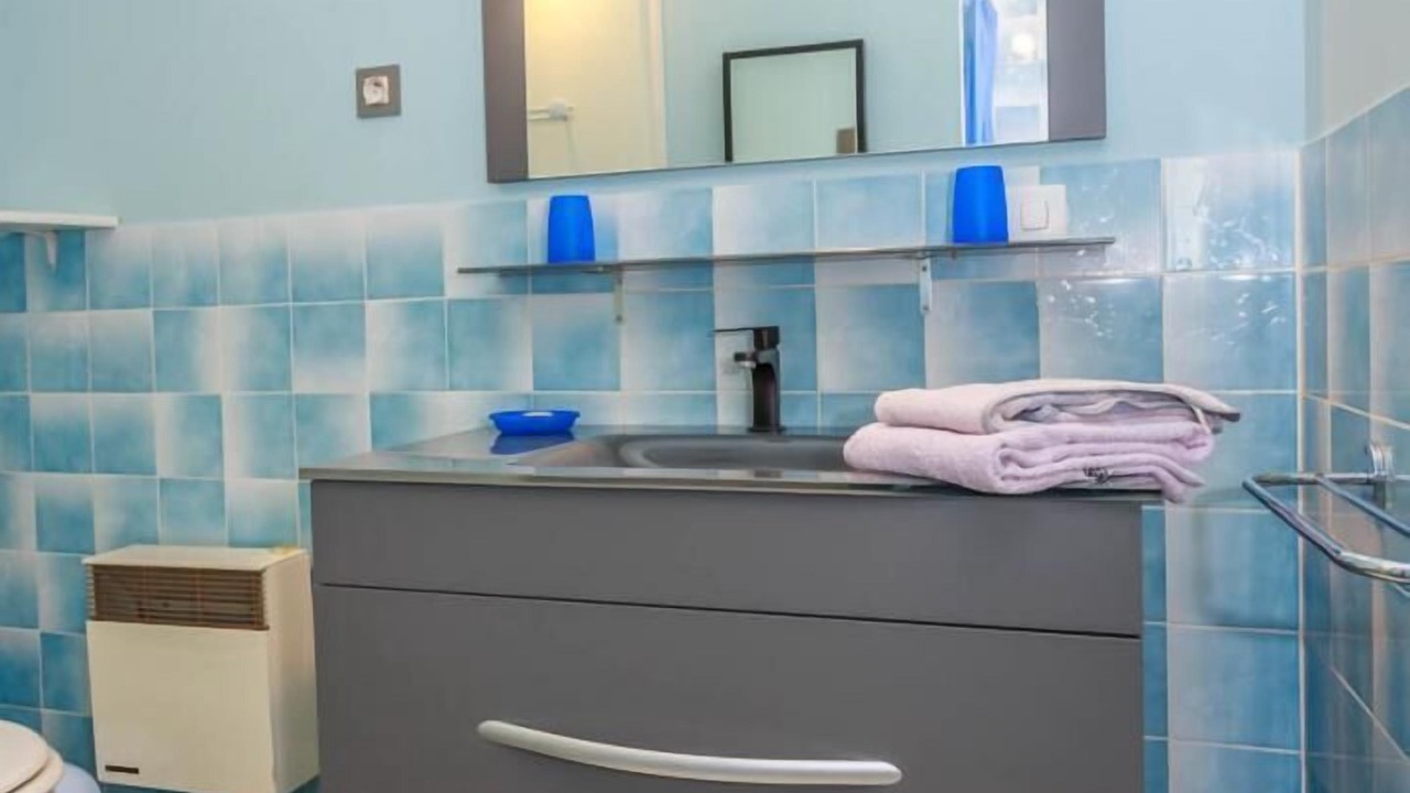 Photo of Bathroom in Pragondran