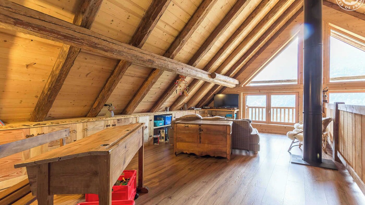 Photo of Others in Queige