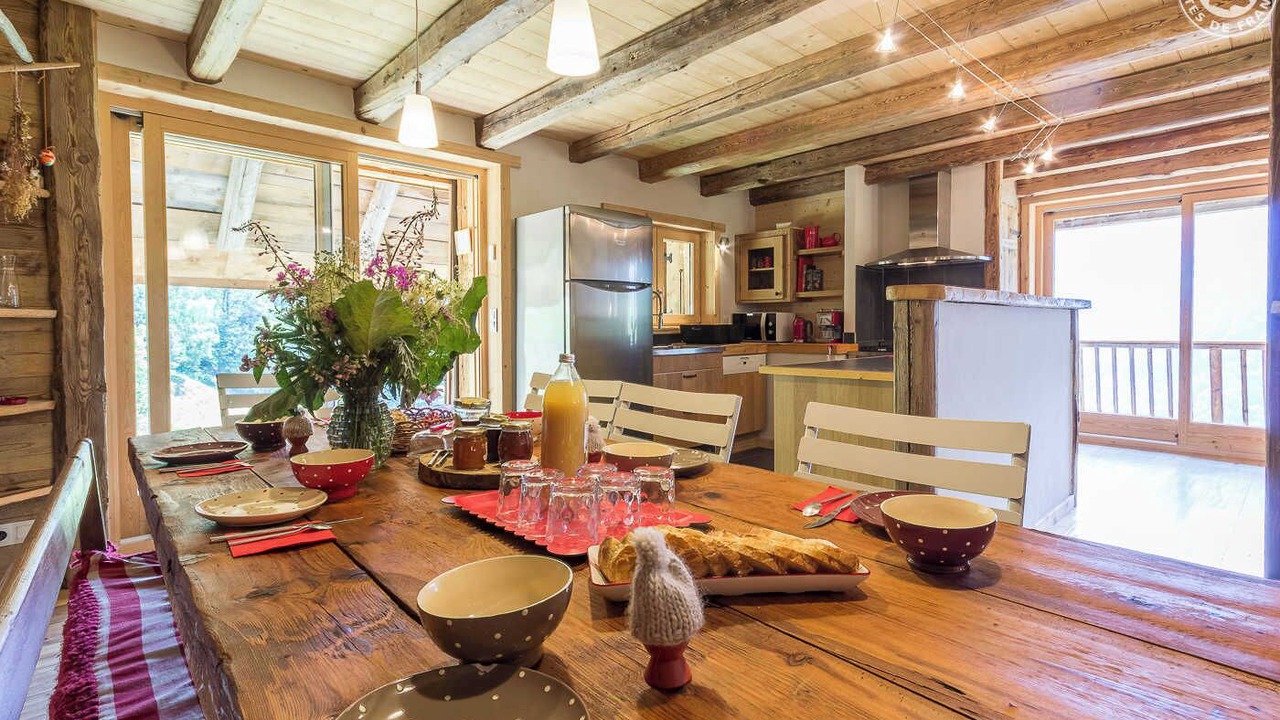 Photo of Others in Queige