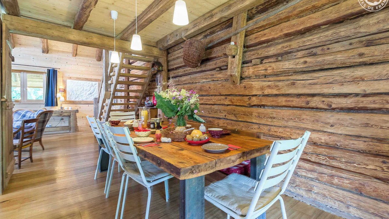 Photo of Others in Queige