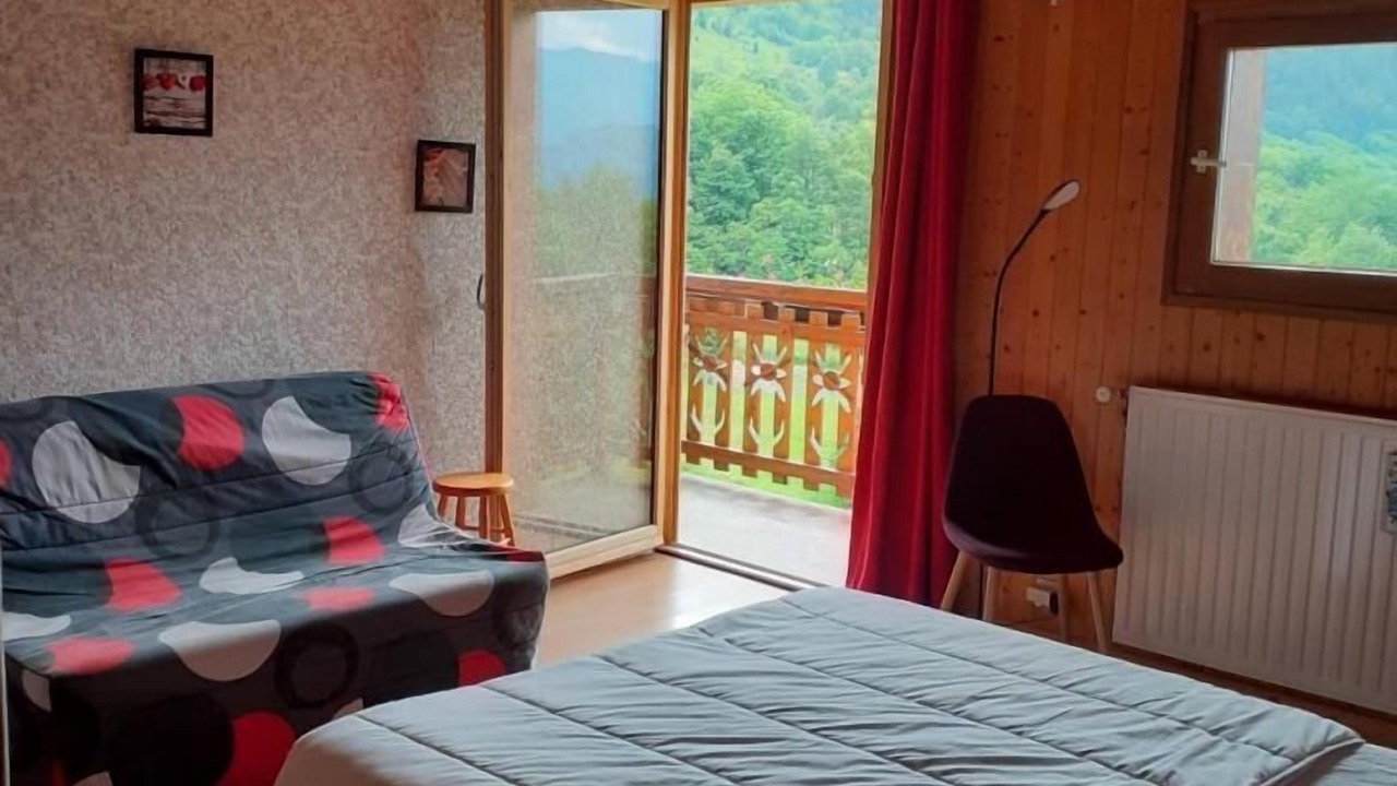 Photo of Bedroom in Albiez-Montrond