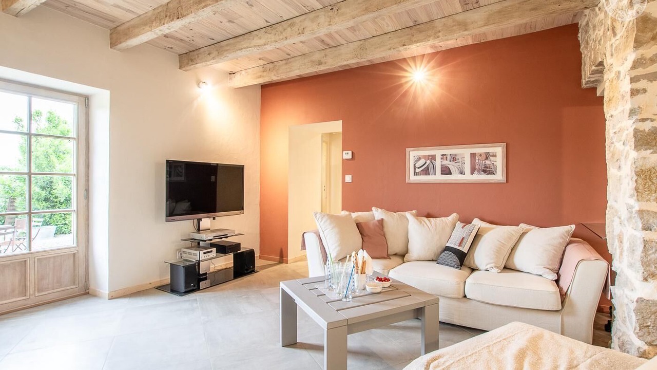 Photo of Livingroom in Yenne