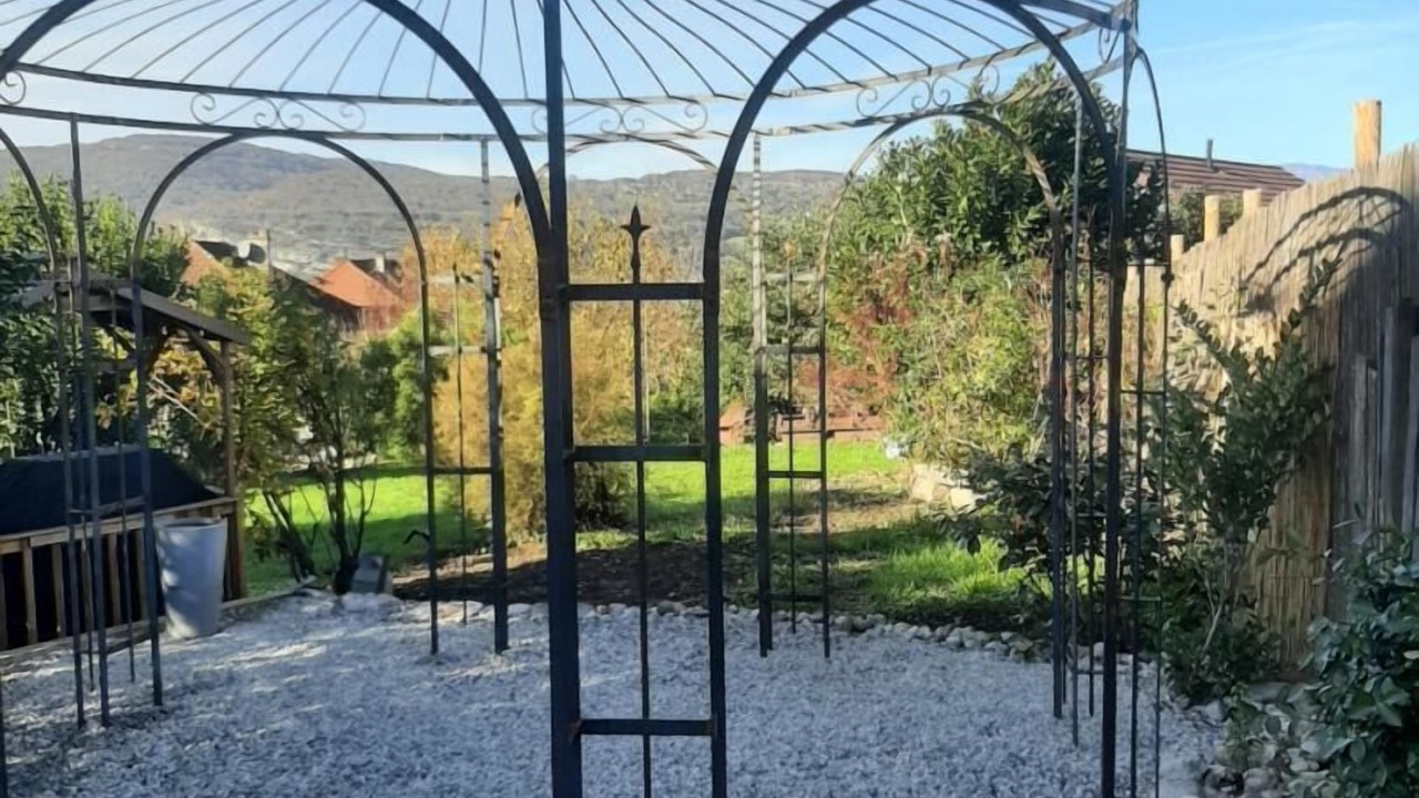 Photo of Outdoor in Yenne