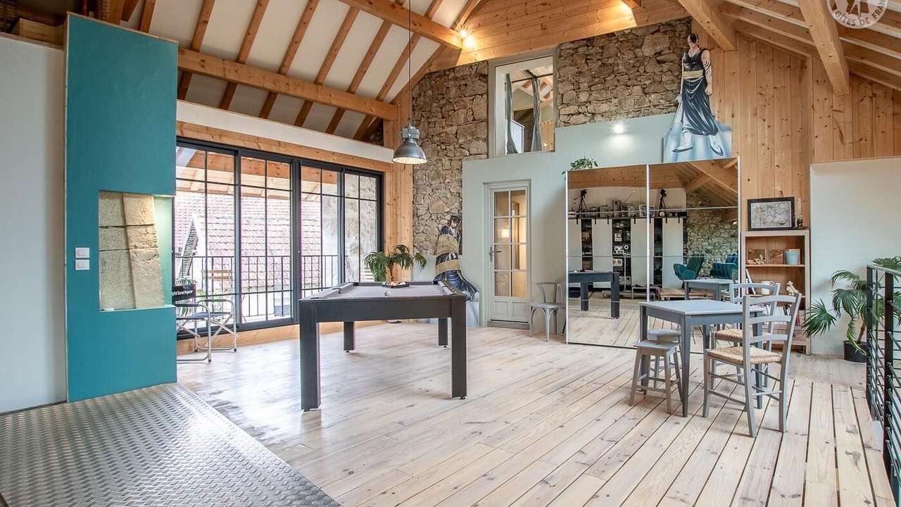 Photo of Others in Yenne