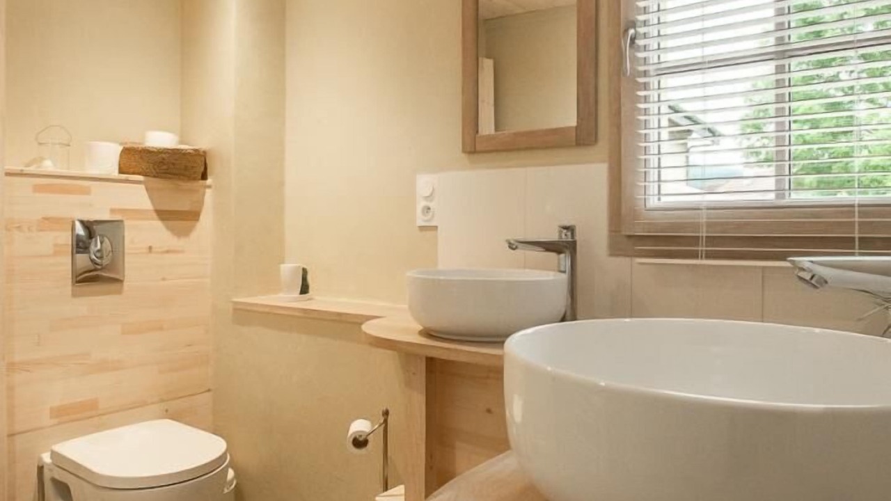 Photo of Bathroom in Yenne