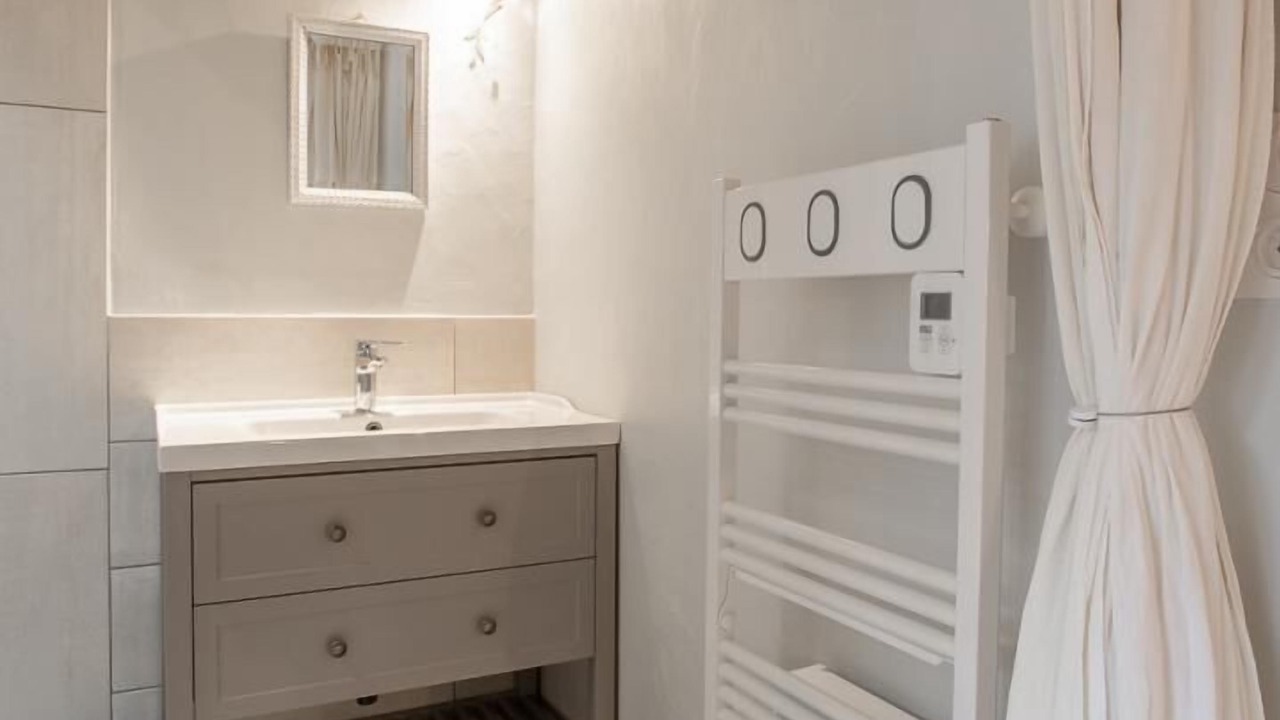 Photo of Bathroom in Yenne