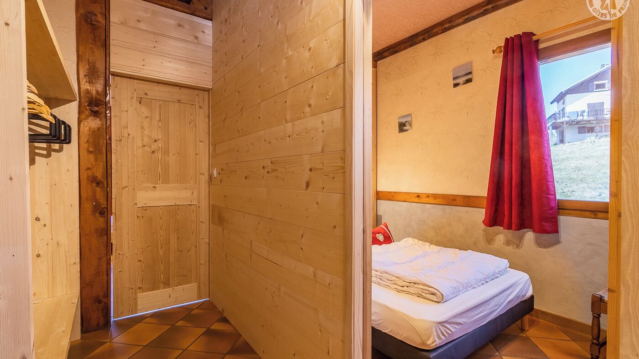 Photo of Bedroom in Albiez-Montrond