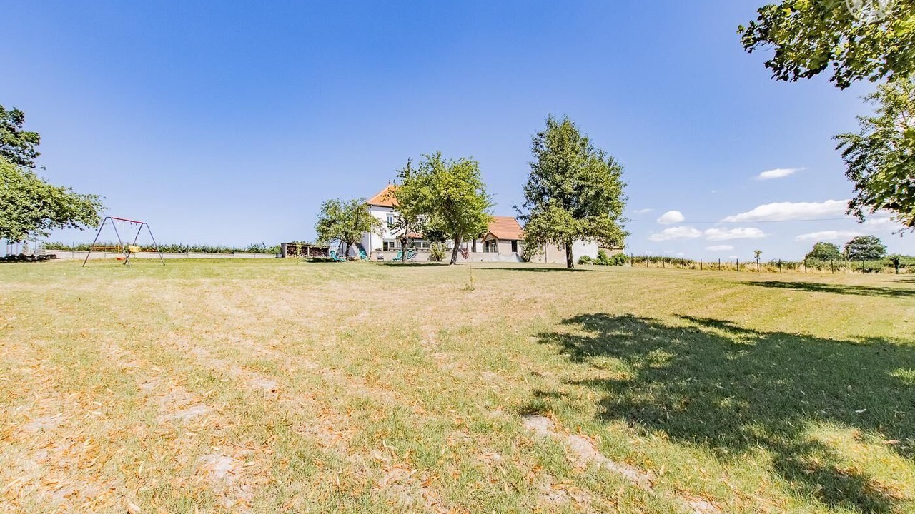Photo of Outdoor in Curgy