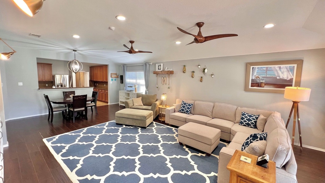 Photo of Livingroom in The Colony