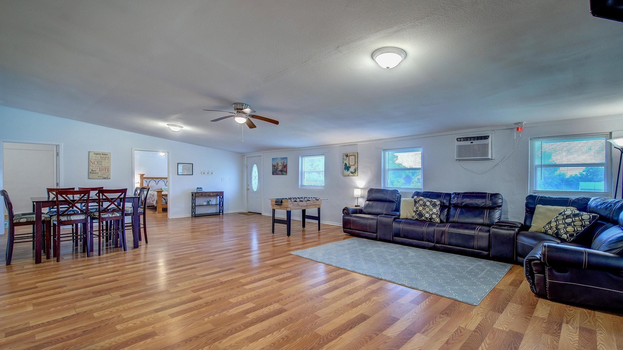 Photo of Livingroom in Miller Grove