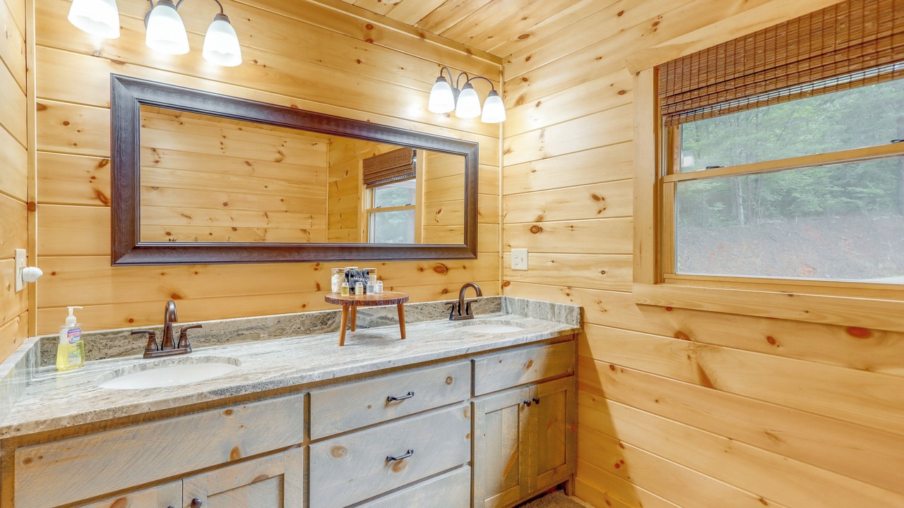 Photo of Bathroom in Mineral Bluff