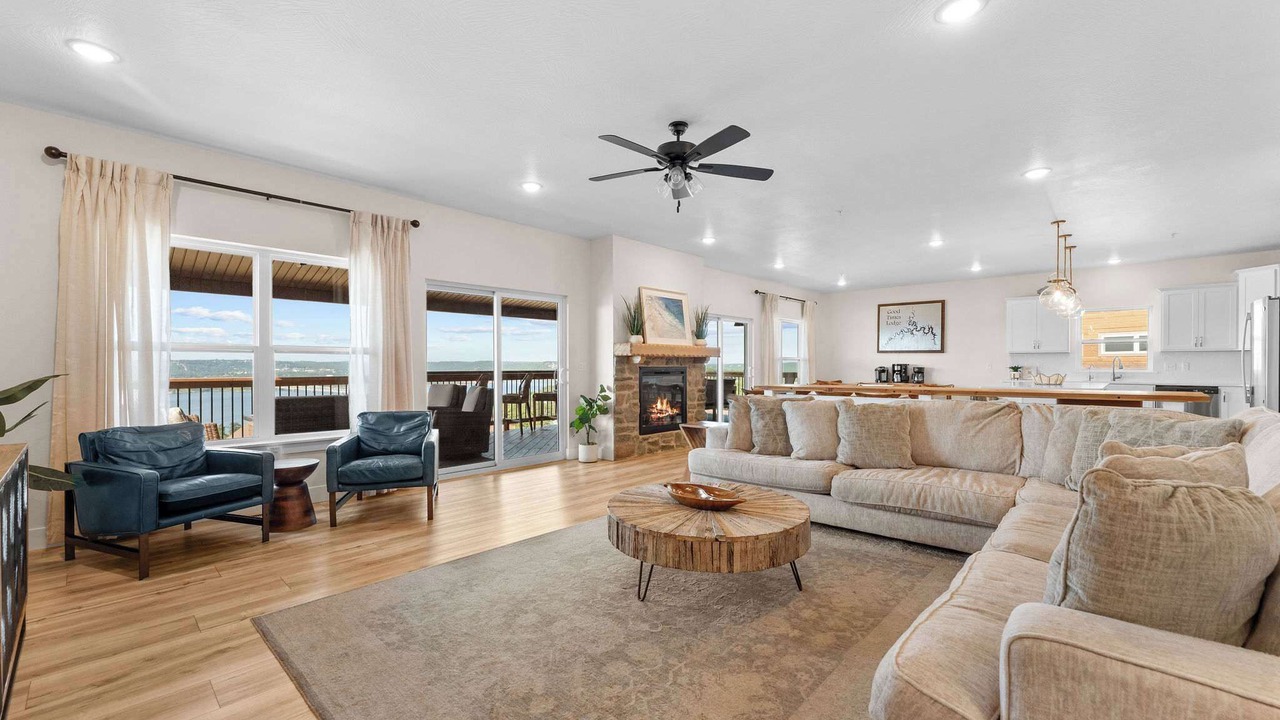 Photo of Livingroom in Kimberling City