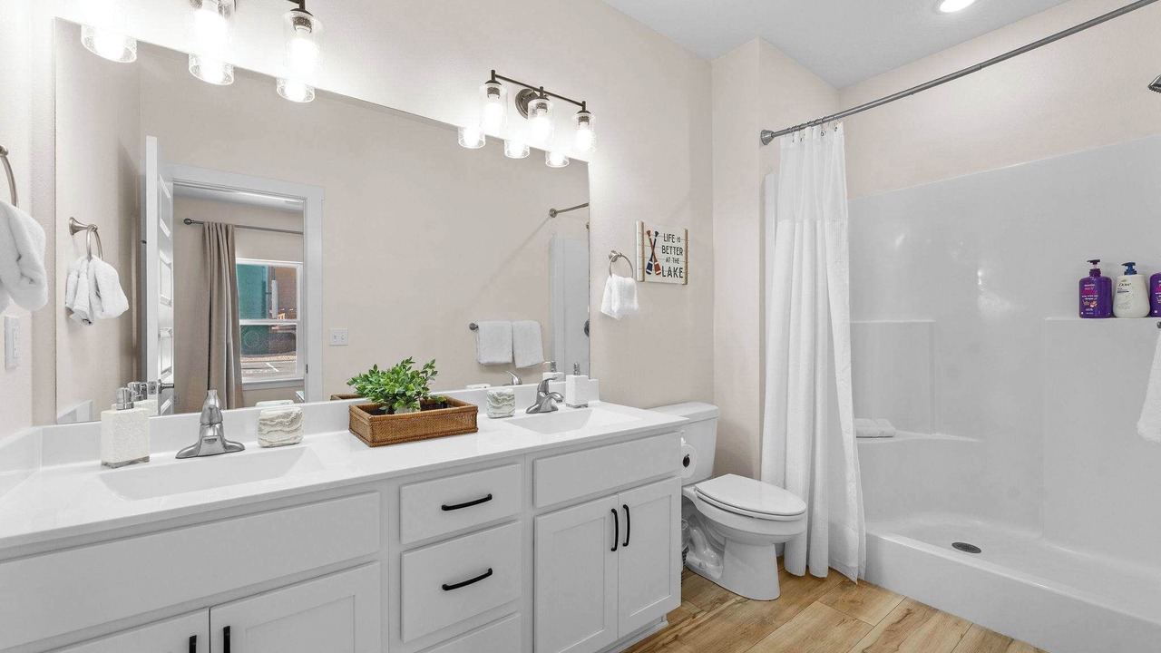 Photo of Bathroom in Kimberling City