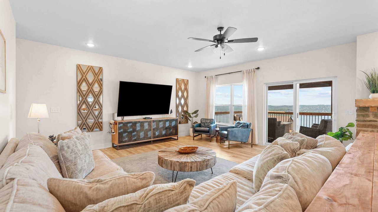 Photo of Livingroom in Kimberling City