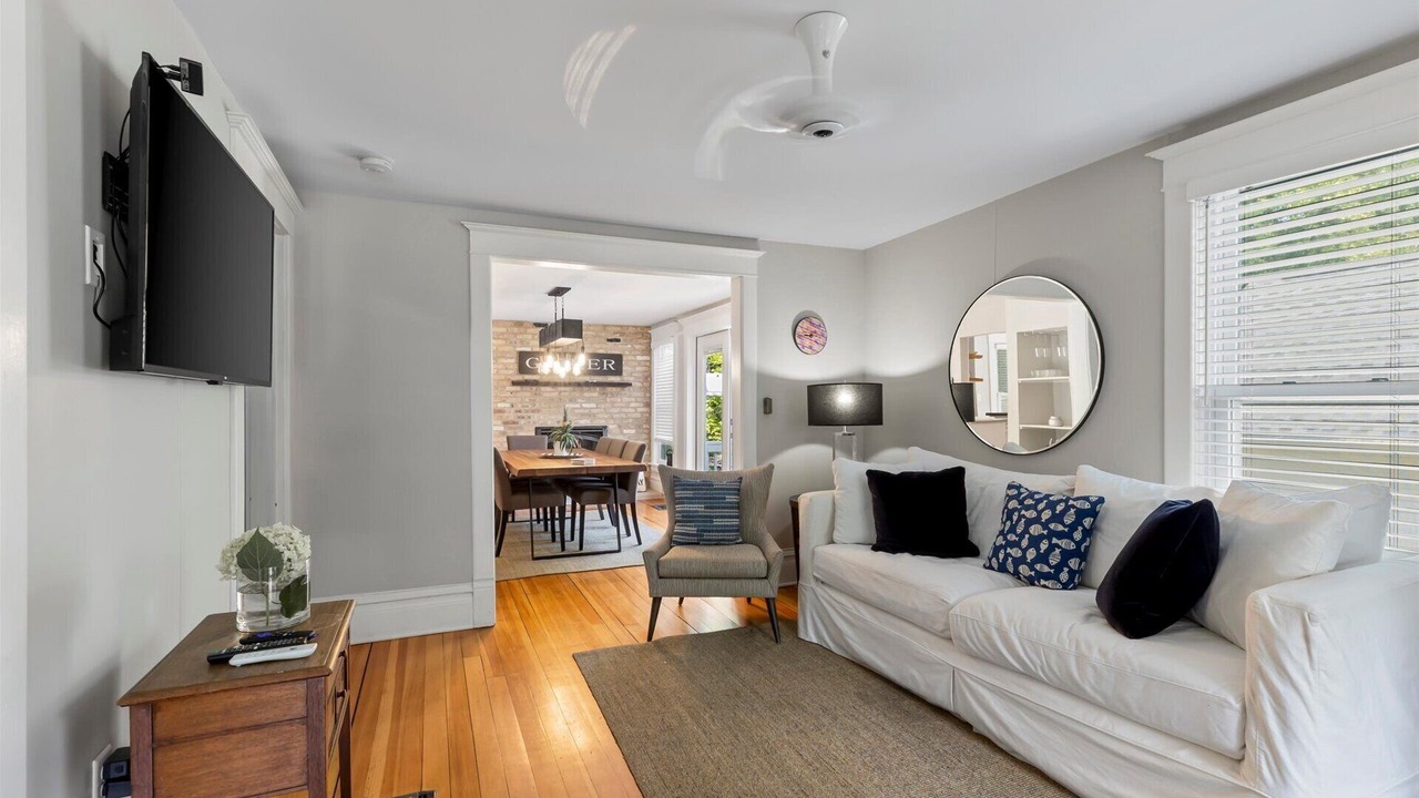 Photo of Livingroom in Fontana-on-Geneva Lake