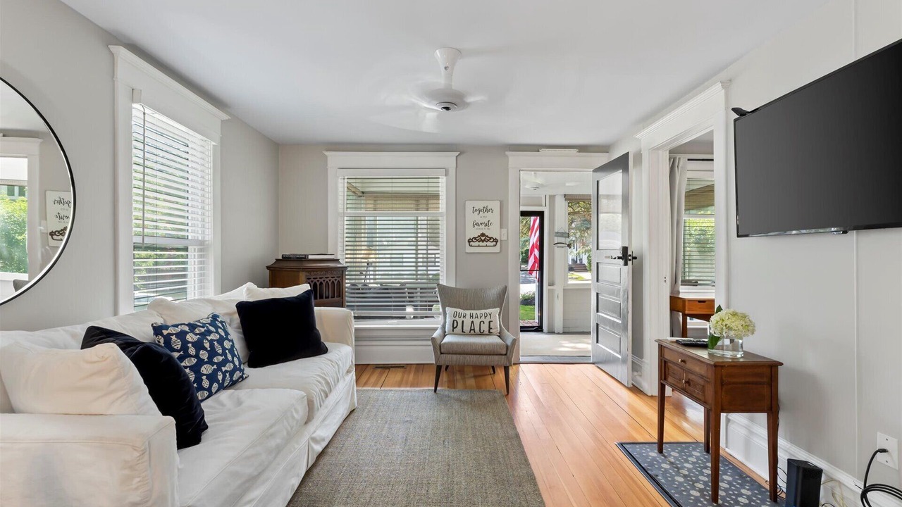 Photo of Livingroom in Fontana-on-Geneva Lake