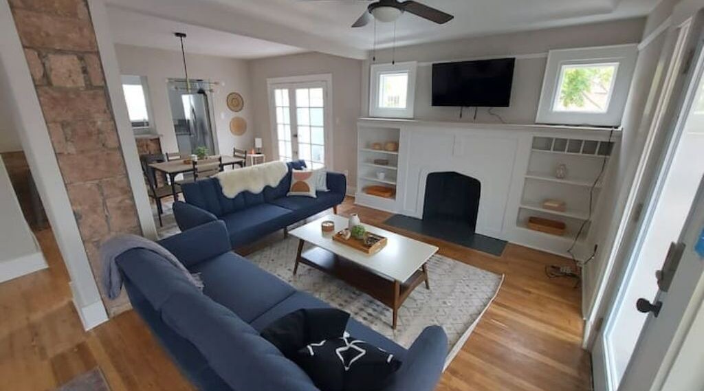 Photo of Livingroom in University Heights