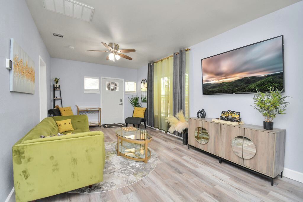 Photo of Livingroom in South Central Houston
