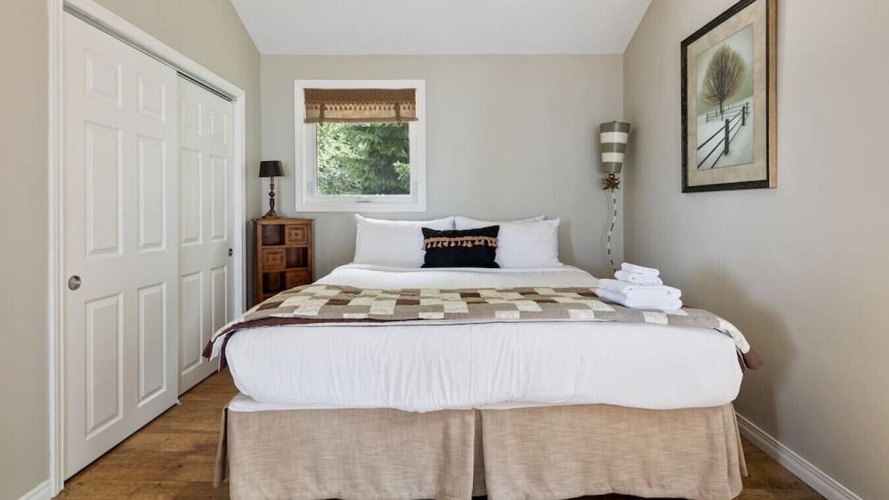 Photo of Bedroom in Meaford