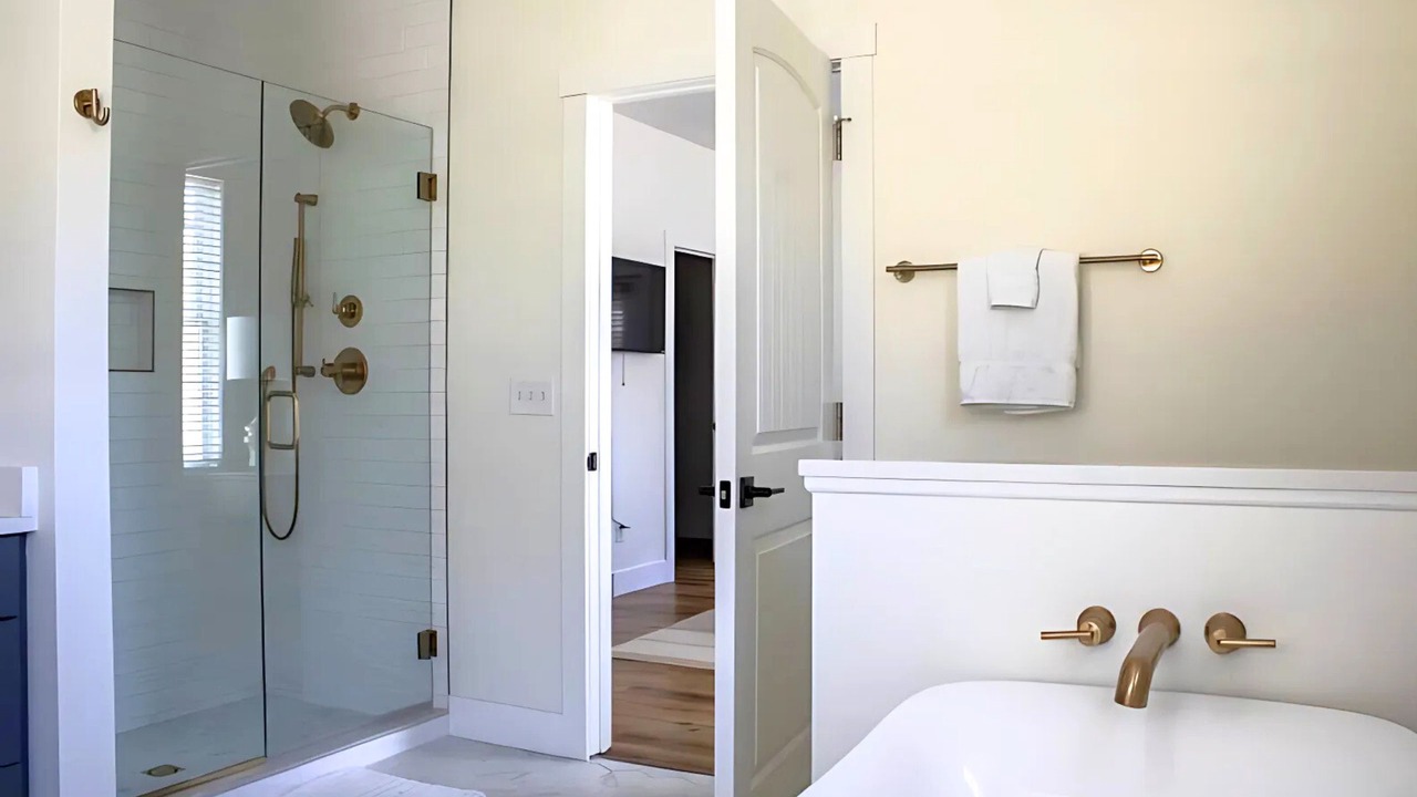 Photo of Bathroom in Union Pier