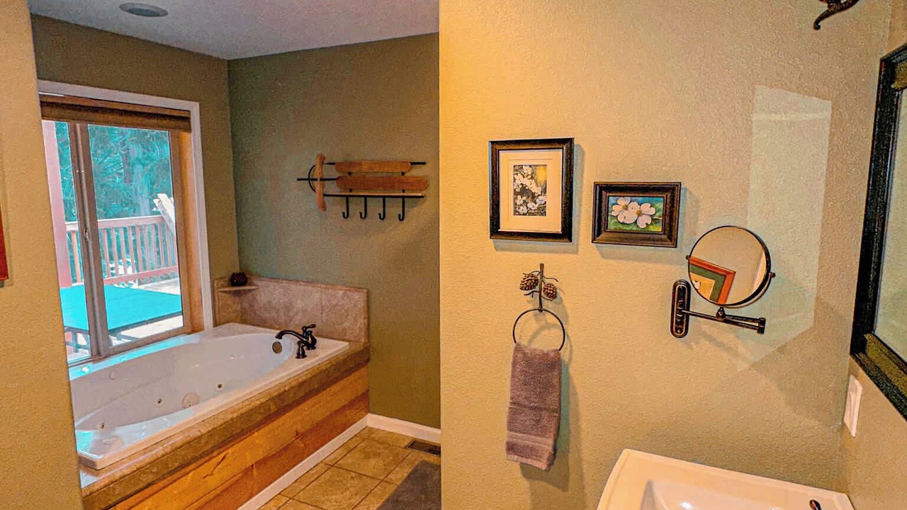 Photo of Bathroom in Sierra Cedars