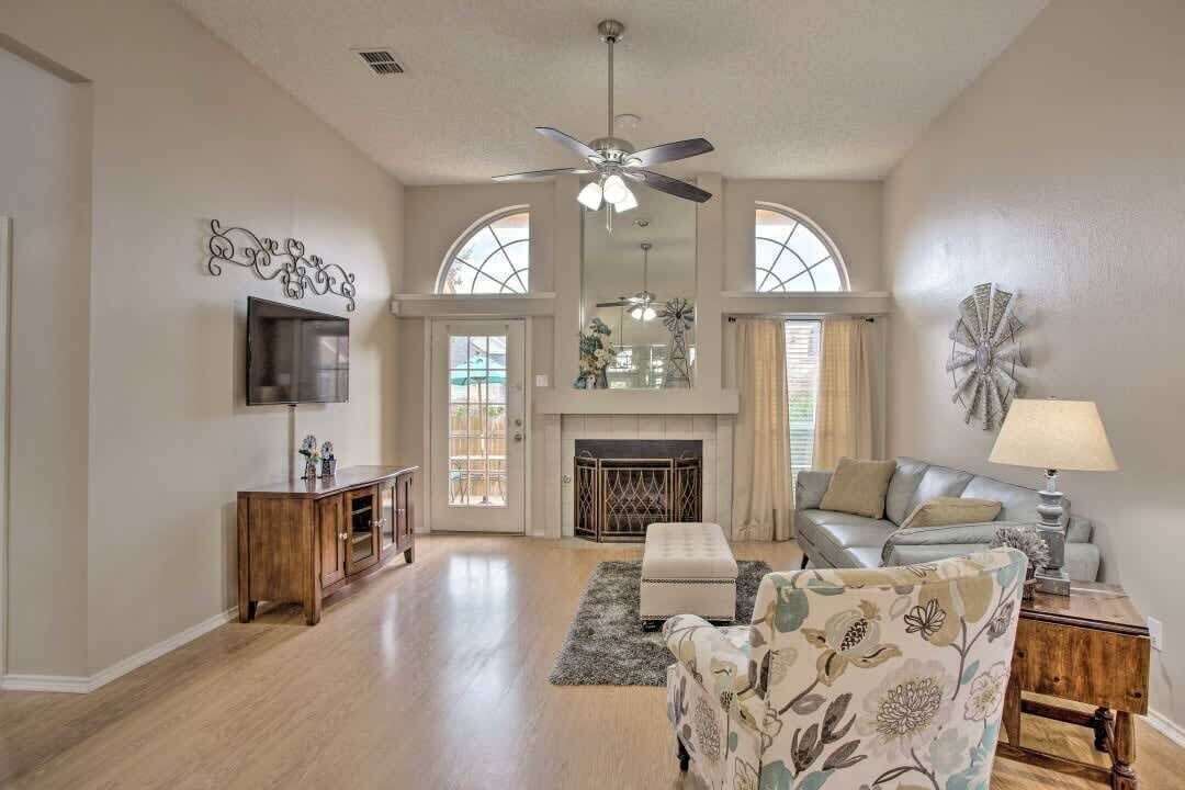 Photo of Livingroom in Rowlett