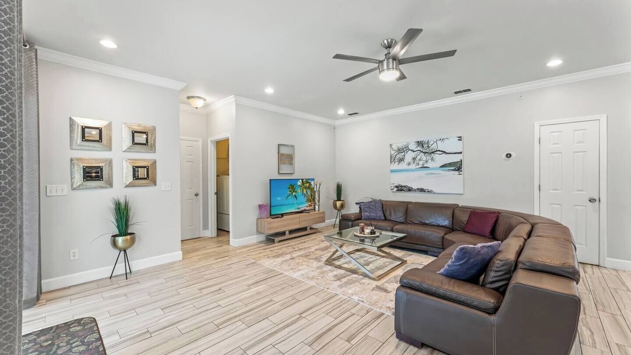 Photo of Livingroom in East Arlington