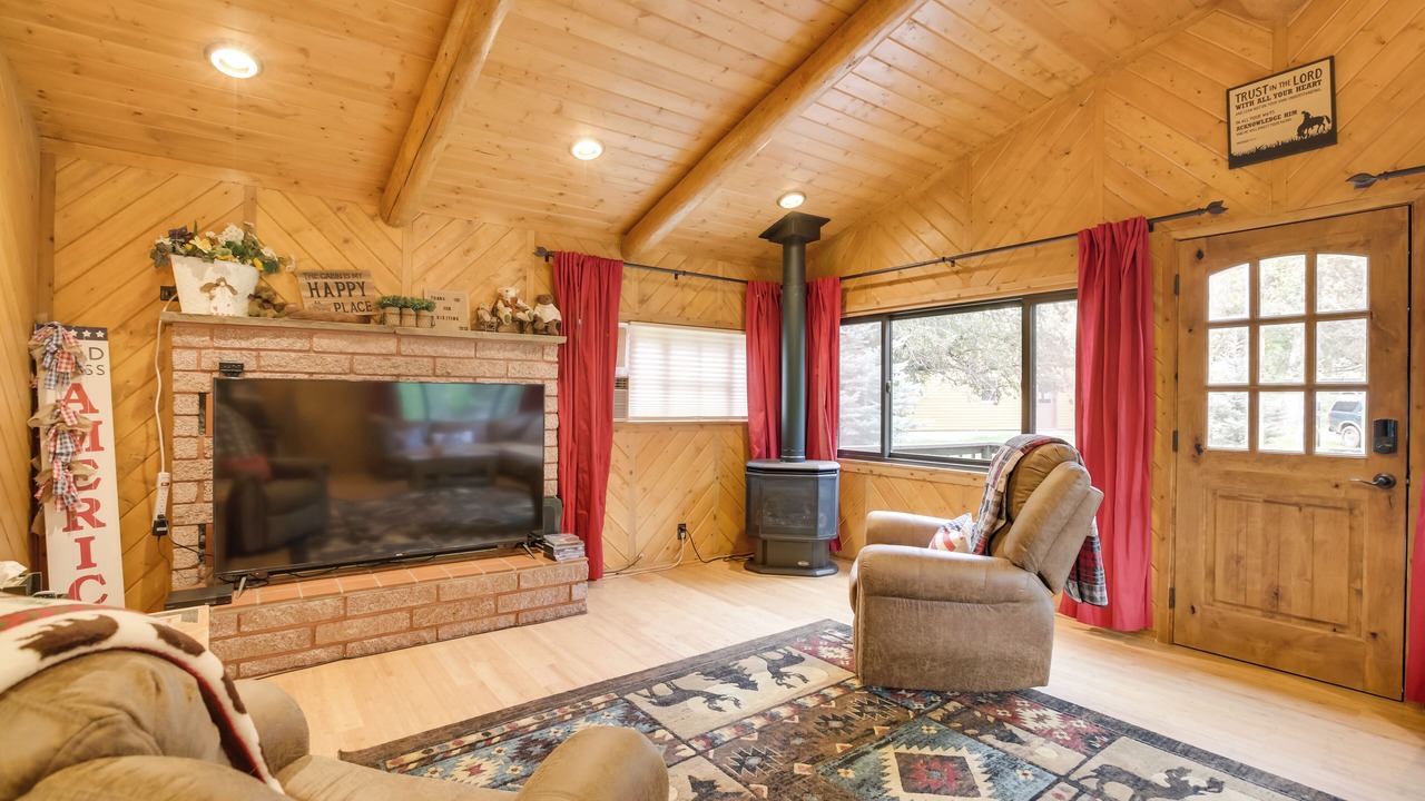 Photo of Livingroom in Ten Sleep