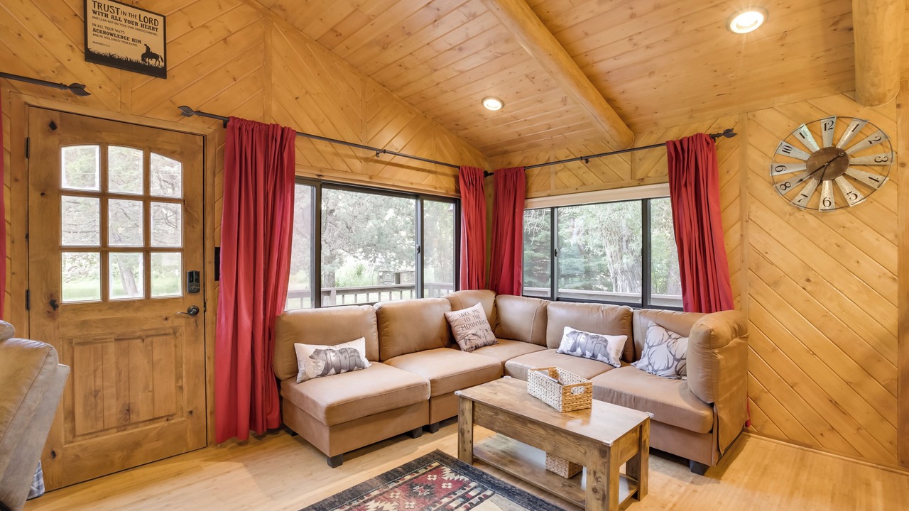 Photo of Livingroom in Ten Sleep