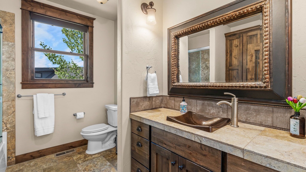 Photo of Bathroom in Powell Butte